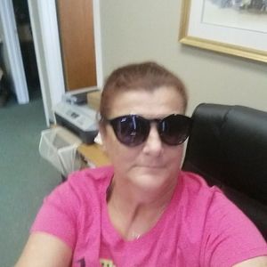 Meet your Posher, Leslie